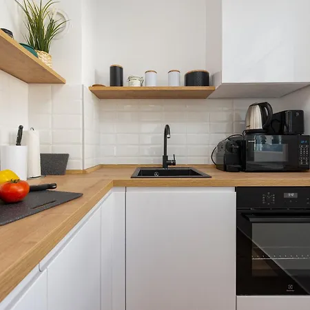 Dolphin View With A Pool By The Мандре