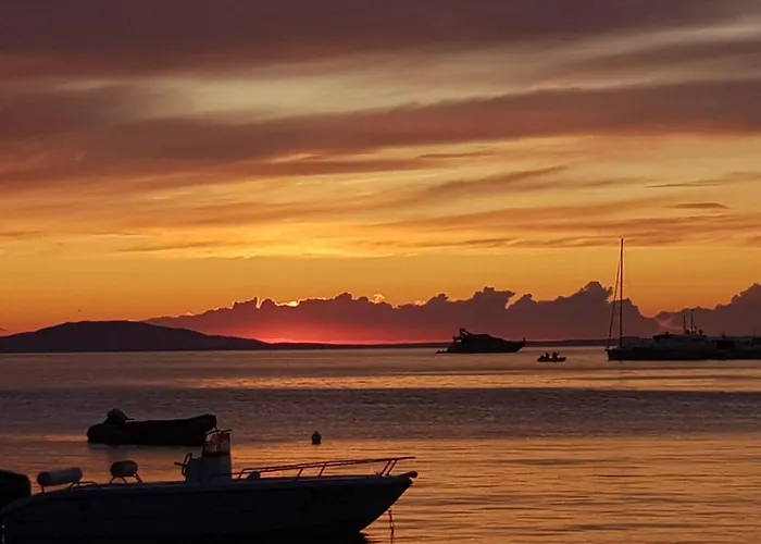 Апартаменты Dolphin View With A Pool By The