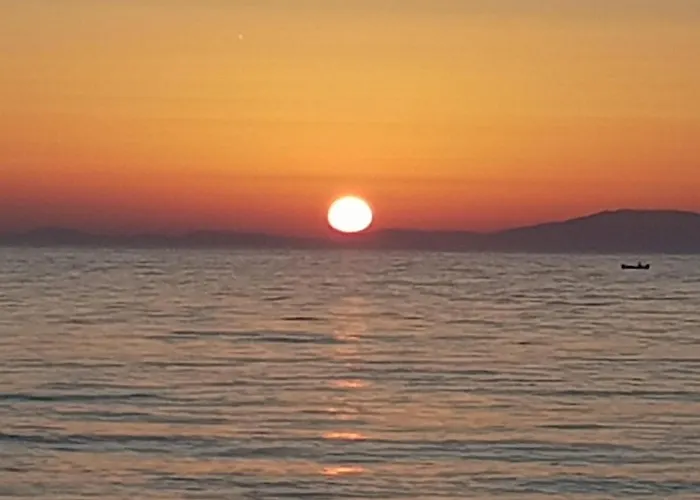 Апартаменты Dolphin View With A Pool By The Мандре