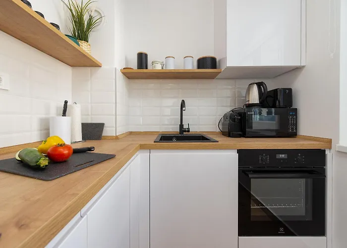 Dolphin View With A Pool By The Мандре