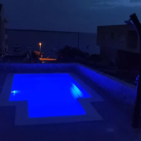 公寓 Dolphin View With A Pool By The