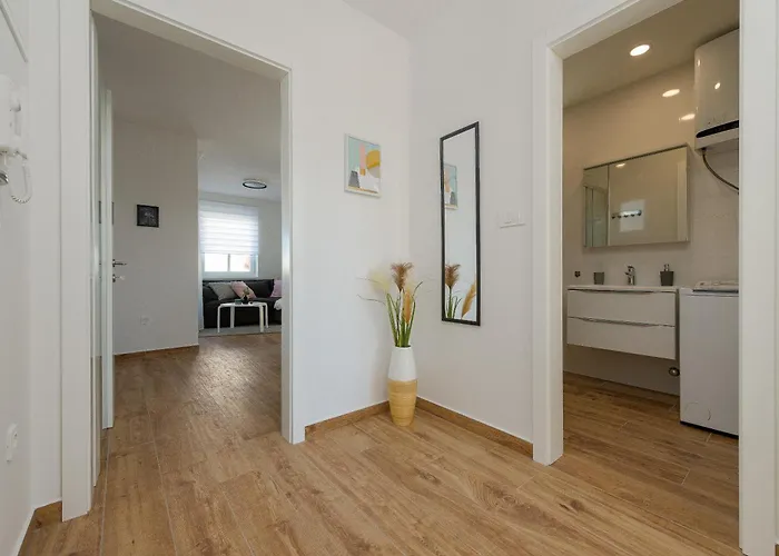 Apartamento Dolphin View With A Pool By The Mandre