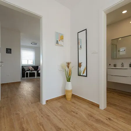 公寓 Dolphin View With A Pool By The 曼德雷