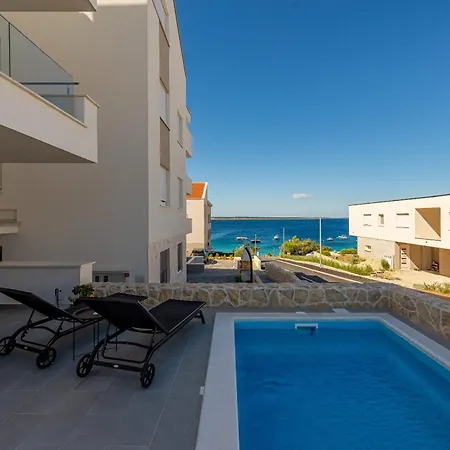 Dolphin View With A Pool By The Appartement Mandre