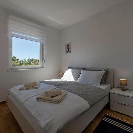 Dolphin View With A Pool By The 公寓 *