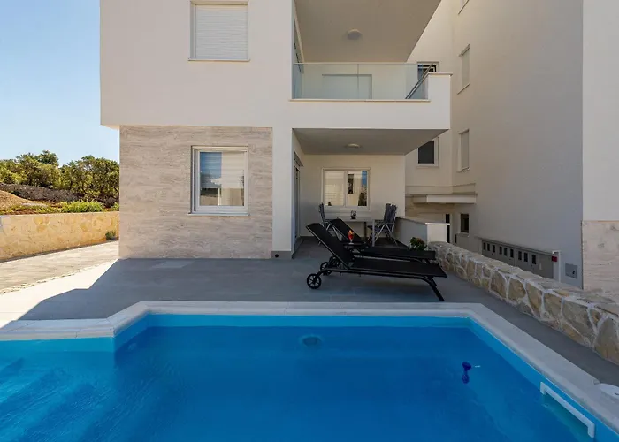 Dolphin View With A Pool By The Mandre