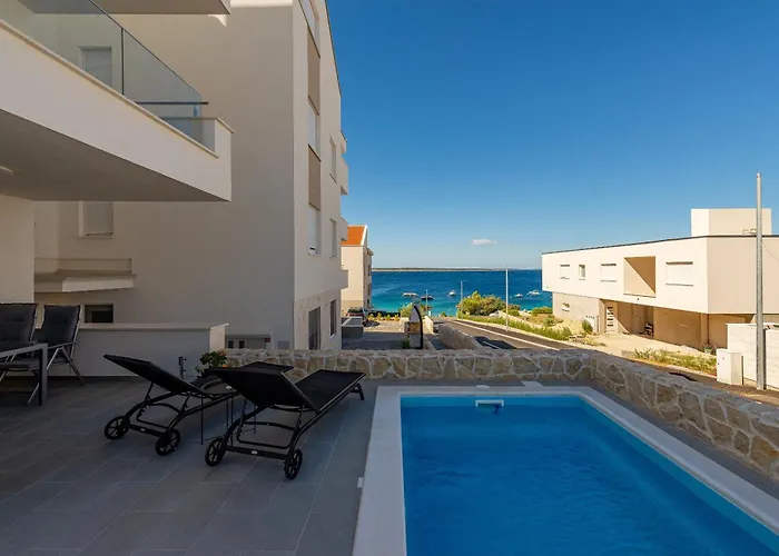 Dolphin View With A Pool By The Appartement Mandre